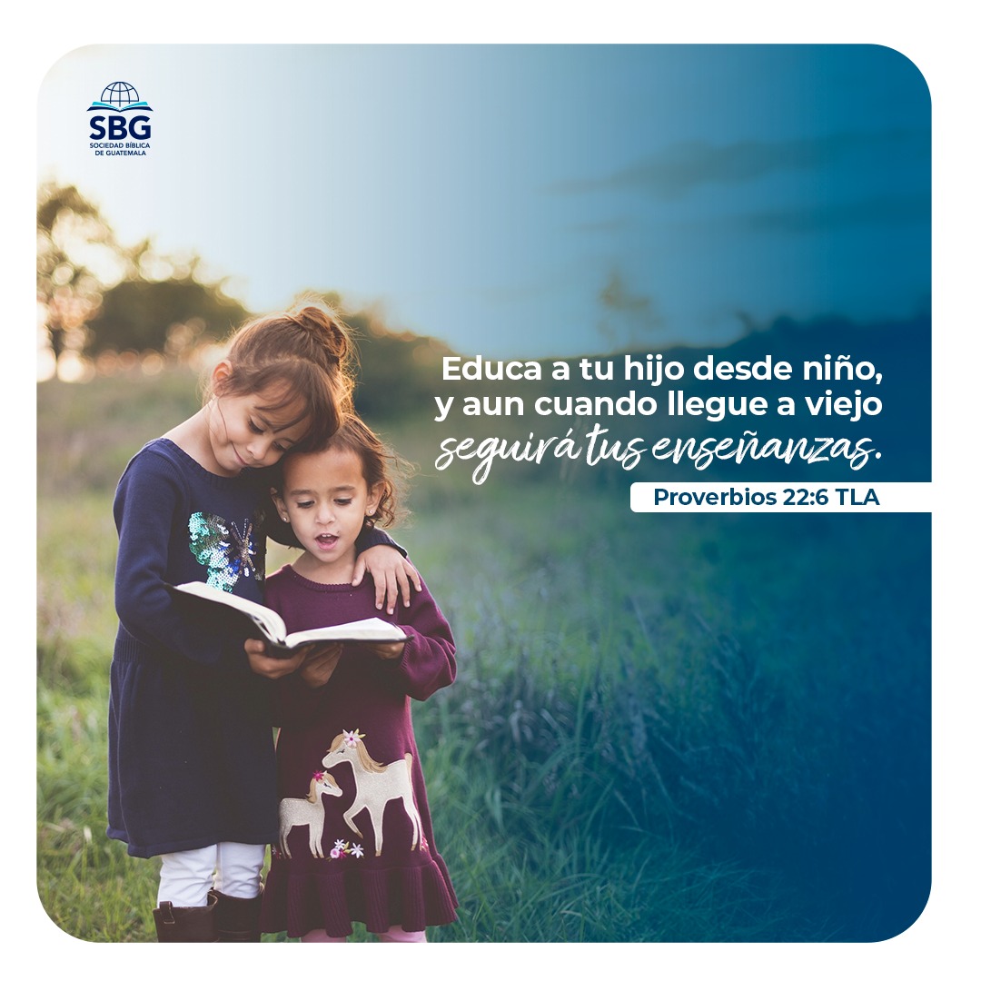 Los primeros momentos de la vida de niños y niñas son los más importantes. Según la ciencia, es cuando se presentan las mayores oportunidades y riesgos de crecimiento. 👦🏽📖👧🏽
El cerebro de niños y niñas se desarrolla de un instante a otro, mientras se relacionan con todo lo que les rodea. Las primeras experiencias y su calidad tienen el potencial de consolidar o debilitar la base de su aprendizaje, la salud y comportamiento para el resto de sus vidas.
¡Cuán importante es enseñarles la Palabra de Dios! 🌟📖 Aprovecha cada momento con los pequeños para sembrar en sus corazones la Biblia, que a su momento dará fruto en sabiduría y amor. ❤️
#SBG #SociedadBiblica #Niños #Guatemala #Guate #GT #FelizDia #Infantil #TiendaEnLinea #Compras #MaterialDidactico #Enseñanza #EstudioBiblico #Niñas #NBLA #Estudio